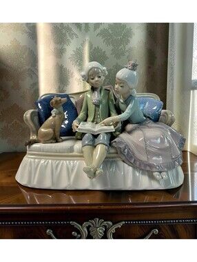 Vintage Lladró "Story Time" Porcelain Figurine #5229 - Retired 1989 Mint